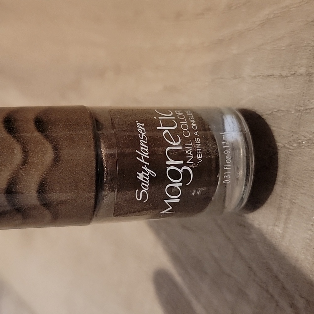 New Sally Hansen Magnetic Nail Color 901 Golden Conduct